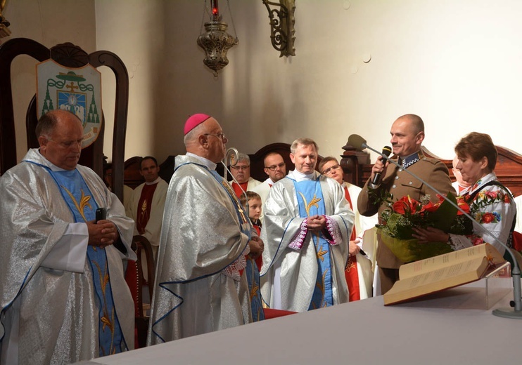 Bp Józef Zawitkowski w kadrach R. Taflińskiego