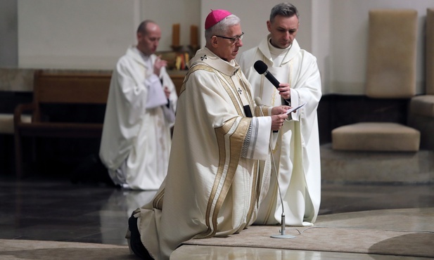 Archidiecezja. Abp Skworc apeluje o modlitwę i solidarność