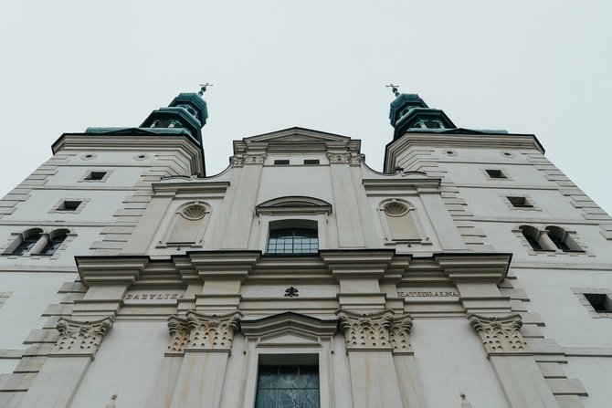 Łowicz. Uroczystości żałobne śp. bp. Józefa Zawitkowskiego