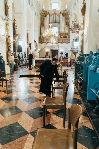 Łowicz. Uroczystości żałobne śp. bp. Józefa Zawitkowskiego