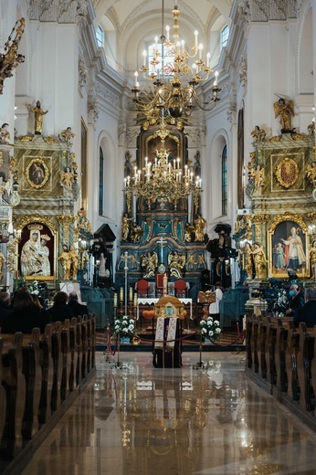 Łowicz. Uroczystości żałobne śp. bp. Józefa Zawitkowskiego