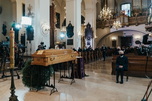 Łowicz. Uroczystości żałobne śp. bp. Józefa Zawitkowskiego