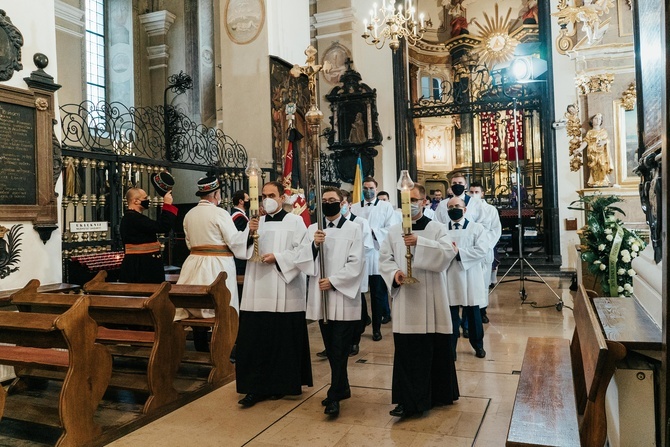 Łowicz. Uroczystości żałobne śp. bp. Józefa Zawitkowskiego