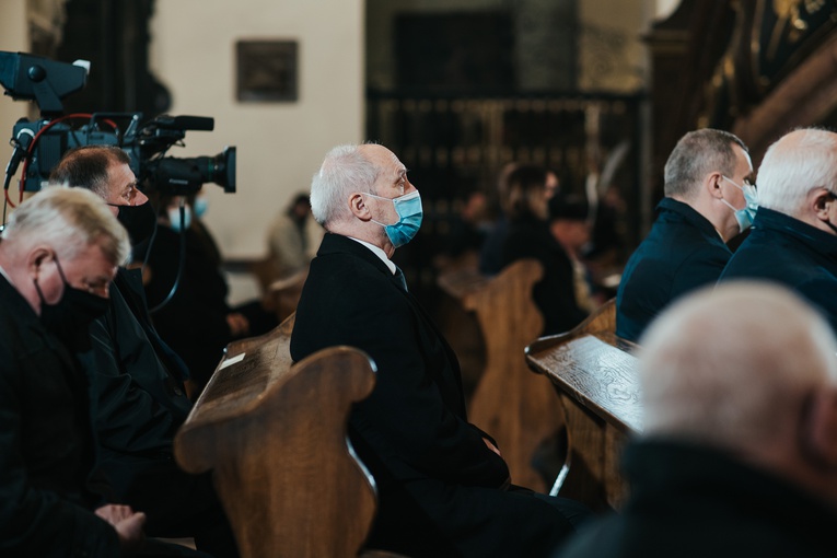 Łowicz. Uroczystości żałobne śp. bp. Józefa Zawitkowskiego