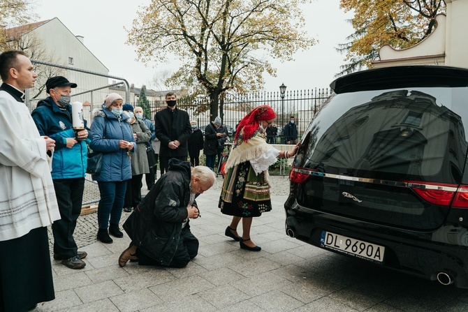 Łowicz. Uroczystości żałobne śp. bp. Józefa Zawitkowskiego