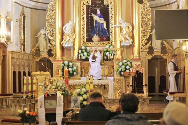 Ostatnie pożegnanie śp. ks. Jana Sosnowskiego w Hałcnowie