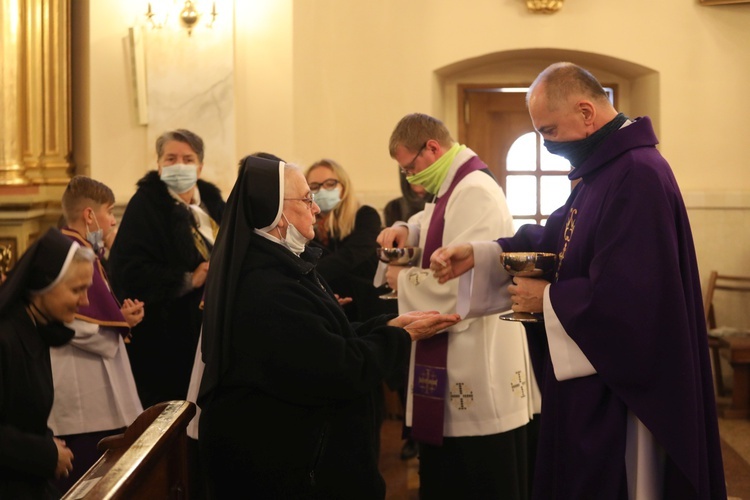 Ostatnie pożegnanie śp. ks. Jana Sosnowskiego w Hałcnowie