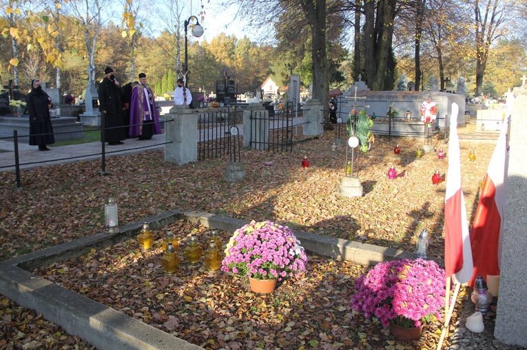 Odsłonięcie tablic pamiątkowych na cmentarzu w Żabnie