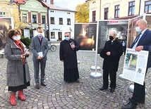 Konferencja prasowa  na skoczowskim rynku.