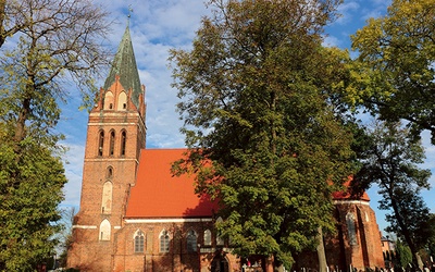 ▼	Piękny gotycki kościół  św. Urszuli znajduje się na trasie z Nowego Stawu do Tczewa.