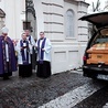 ▲	Uroczystości pogrzebowe odbyły się w Łowiczu i Żdżarach.