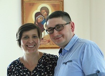 Renata i Józef Nowakowie każdego dnia sięgają do słowa Bożego, które prowadzi ich przez życie.