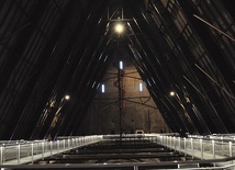 Podświetlona mansarda.