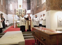 Rok temu doczesne szczątki kapłana zostały złożone w nowym sarkofagu przy ul. Katedralnej 4.