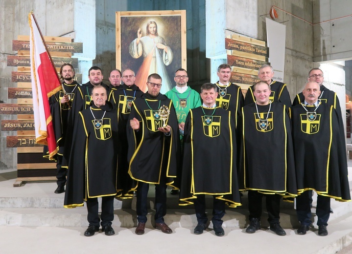 Płock. Relikwie św. s. Faustyny dla Rycerzy Jana Pawła II