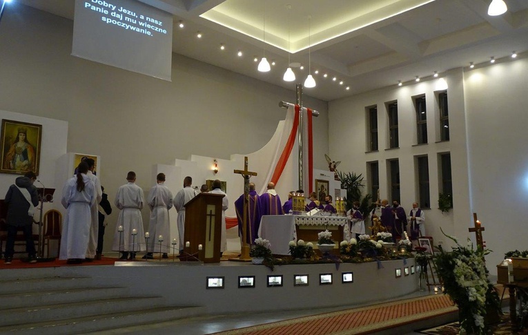 Wschowa. Msza w intencji śp. ks. Krzysztofa Maksymowicza