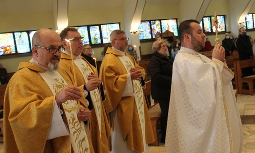 Ks. Adrian Łychacz wniósł relikwie św. Jozafata do kościoła św. Józefa w Bielsku-Białej.
