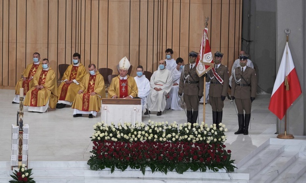 Kościół modli się za Ojczyznę