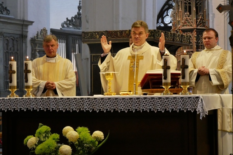 Liturgii przewodniczył i słowo Boże wygłosił bp Zbigniew Zieliński.