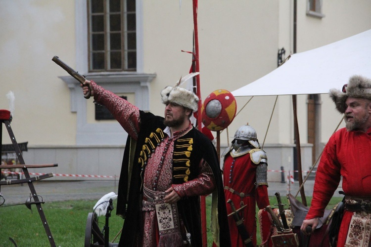 Piknik historyczny w Dzikowie