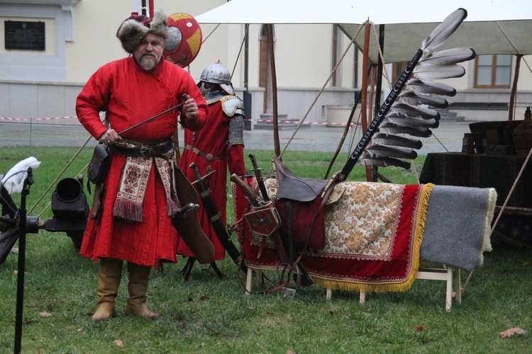 Piknik historyczny w Dzikowie