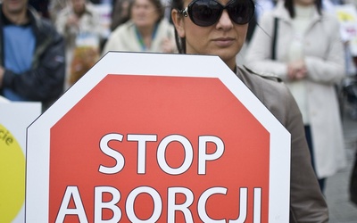 Dlaczego kobiety podejmują decyzję o aborcji?