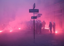 Zraniony na marszu fotoreporter: Jeden z policjantów strzelił do mnie