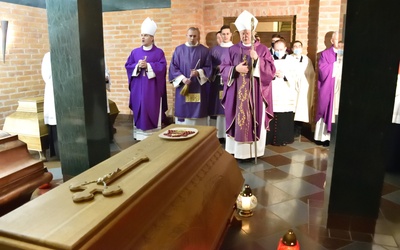 W Gdańsku liturgia za zmarłych biskupów i kapłanów