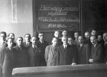 75 lat od pierwszego wykładu po polsku