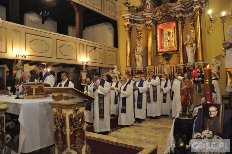 Modlitwa za zmarłego kapłana