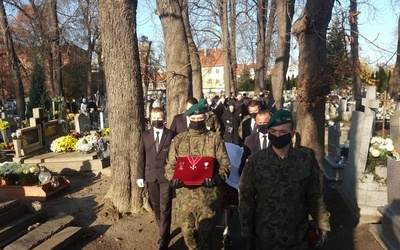 W pogrzebie uczestniczyła również honorowa asysta Wojska Polskiego.