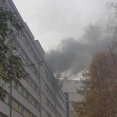 Katowice. 12 jednostek straży gasi pożar w szpitalu