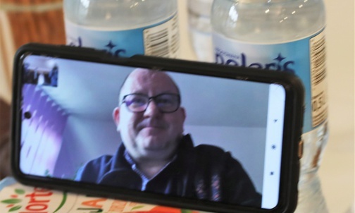 Trzeci juror - ks. Stanisław Joneczko - z powodu kwarantanny uczestniczył w pracach jury zdalnie...