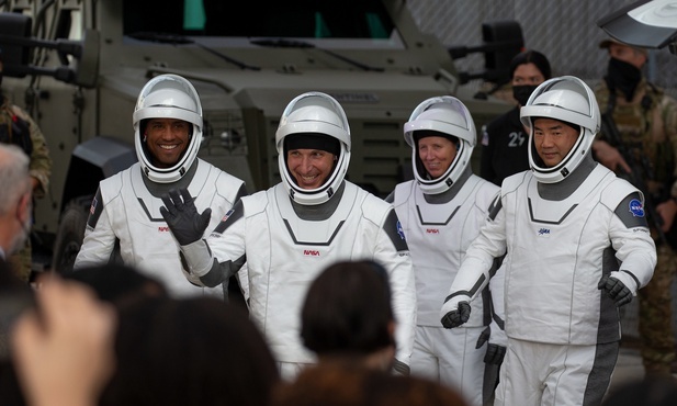 Udany start rakiety SpaceX - kapsuła Resilience wyniesiona na orbitę