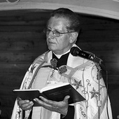 ▲	Ks. kan. Rudziński przeżył 84 lata, w tym 60 lat w kapłaństwie.