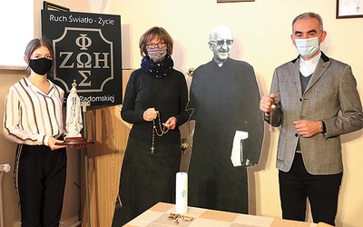 ▲	Do włączenia się w akcję zachęcali (od lewej): Anna Kurowska, s. Małgorzata Kobylarz i ks. Krzysztof Dukielski.