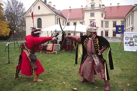 ▲	W programie były także pojedynki z użyciem dawnej broni.