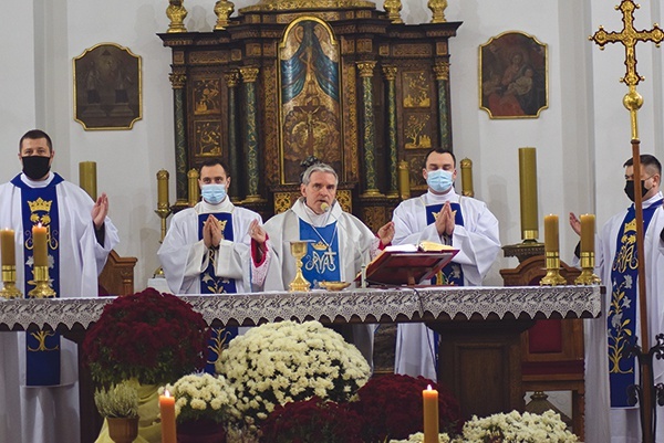 ▲	Mszy św. przewodniczył biskup sandomierski. 