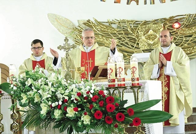 Celebransi Mszy św. w Koszycach Wielkich.