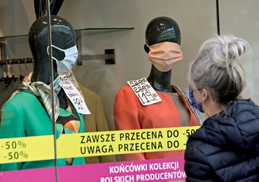 Mimo przecen klientów kupujących ubrania jest znacznie mniej niż zwykle.