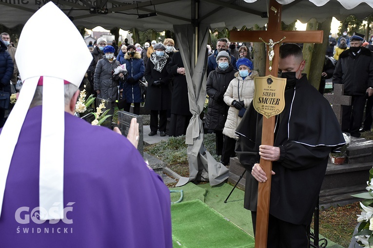 Pogrzeb ks. Stefana Smotera, proboszcza z parafii pw. św. Michała Archanioła w Bystrzycy Kłodzkiej