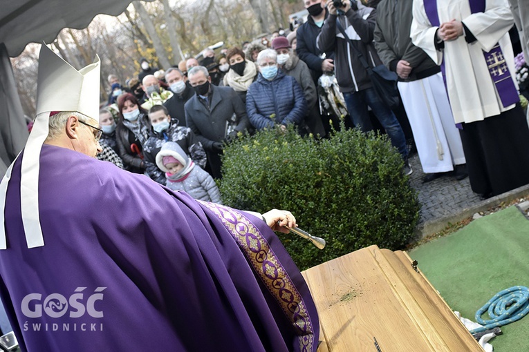 Pogrzeb ks. Stefana Smotera, proboszcza z parafii pw. św. Michała Archanioła w Bystrzycy Kłodzkiej