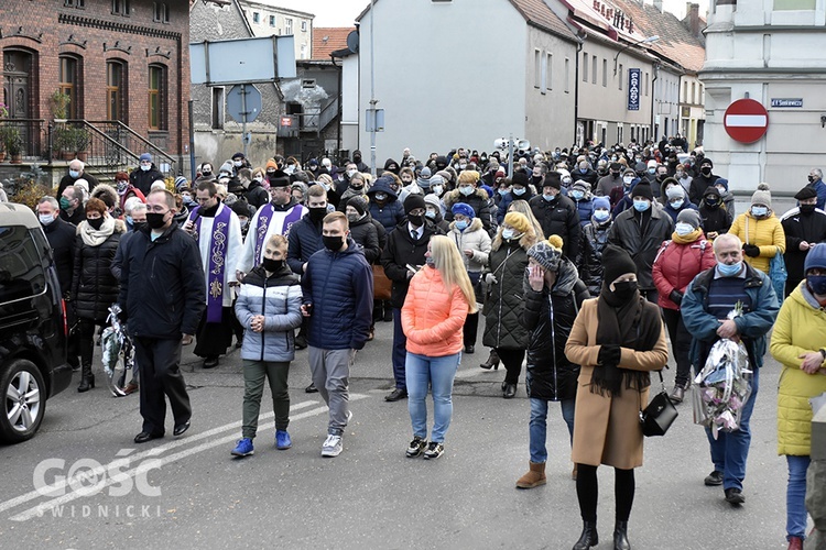 Pogrzeb ks. Stefana Smotera, proboszcza z parafii pw. św. Michała Archanioła w Bystrzycy Kłodzkiej