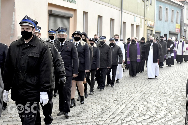 Pogrzeb ks. Stefana Smotera, proboszcza z parafii pw. św. Michała Archanioła w Bystrzycy Kłodzkiej