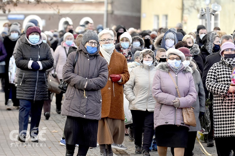 Pogrzeb ks. Stefana Smotera, proboszcza z parafii pw. św. Michała Archanioła w Bystrzycy Kłodzkiej