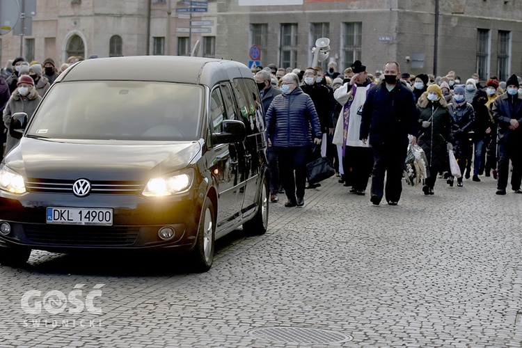 Pogrzeb ks. Stefana Smotera, proboszcza z parafii pw. św. Michała Archanioła w Bystrzycy Kłodzkiej