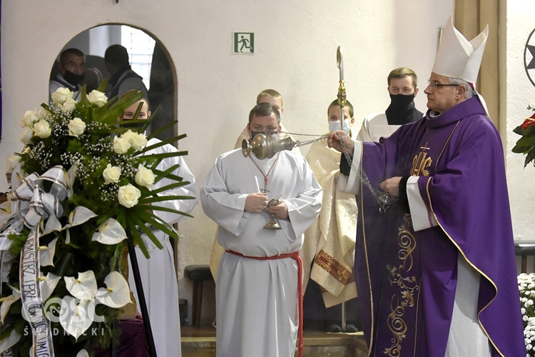 Pogrzeb ks. Stefana Smotera, proboszcza z parafii pw. św. Michała Archanioła w Bystrzycy Kłodzkiej