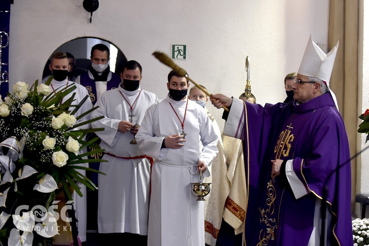 Pogrzeb ks. Stefana Smotera, proboszcza z parafii pw. św. Michała Archanioła w Bystrzycy Kłodzkiej