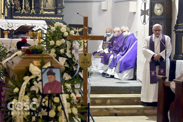 Pogrzeb ks. Stefana Smotera, proboszcza z parafii pw. św. Michała Archanioła w Bystrzycy Kłodzkiej