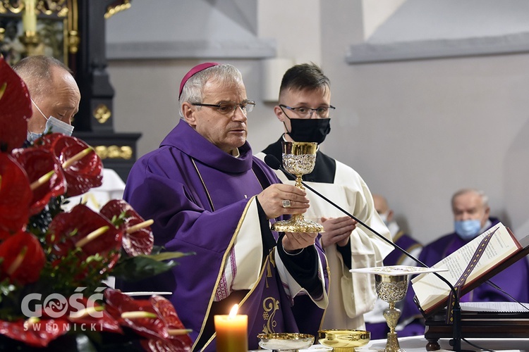 Pogrzeb ks. Stefana Smotera, proboszcza z parafii pw. św. Michała Archanioła w Bystrzycy Kłodzkiej